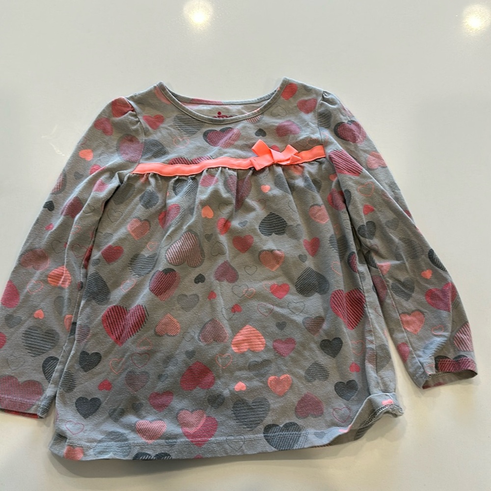 Long sleeve heart grey shirt